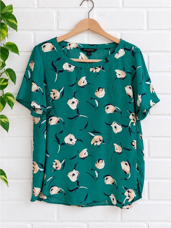 Banana Republic Tops - Banana Republic Green Floral Blouse Short Sleeve Women’s Top